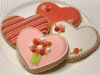 valentines day cookies, cookies, cookie decorating